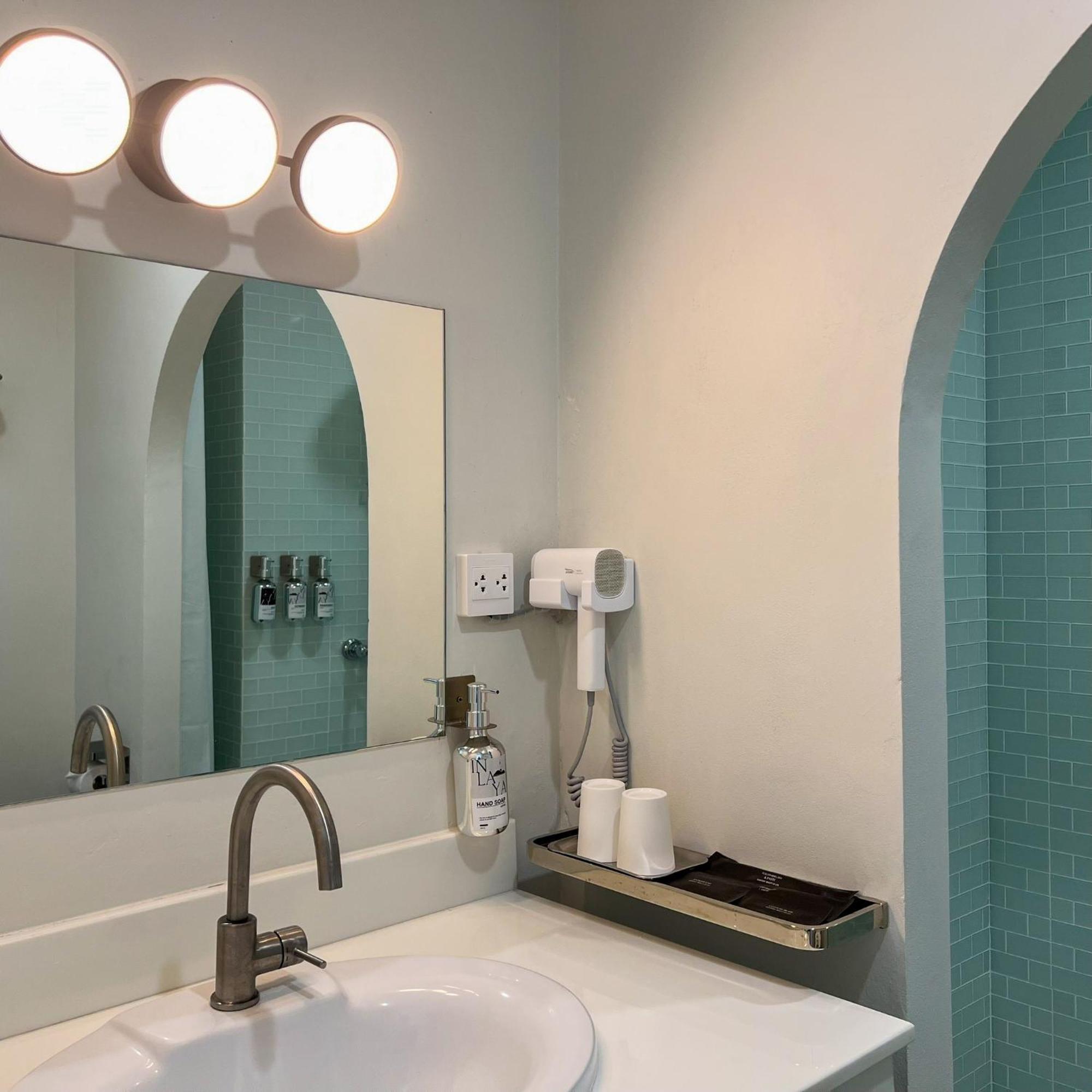 Inlaya Ratchaburi Hotel Ngoại thất bức ảnh